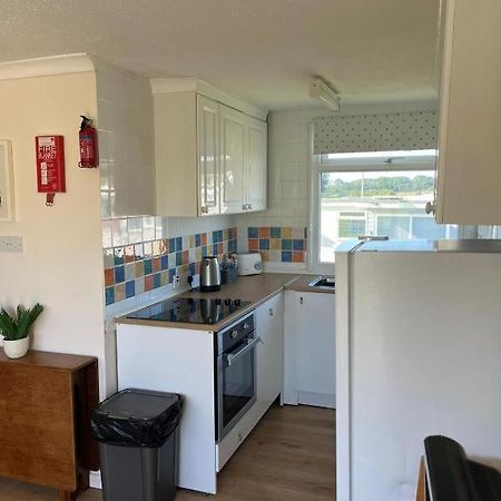 Chalet 40 Sandown Bay Holiday Centre Generous Money Off Ferry Crossings & Free Wifi Special Offer Until End Of June, September And Halloween Deals Now On Esterno foto
